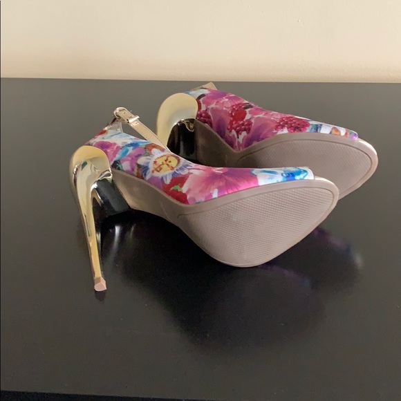 Floral peep toe heels - Picture 3 of 4
